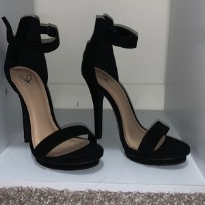 Black heel size 5.5